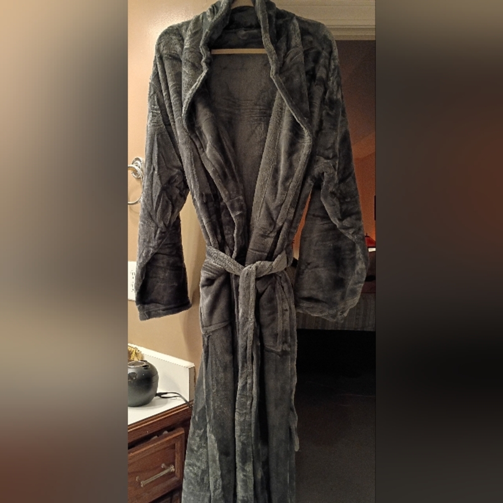 Women's Gray Plush Robe